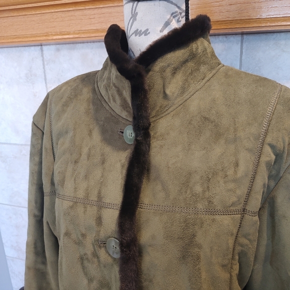 Regent Park Large Winter Coat Faux Suede Olive Green And Brown Trim. - Picture 4 of 13